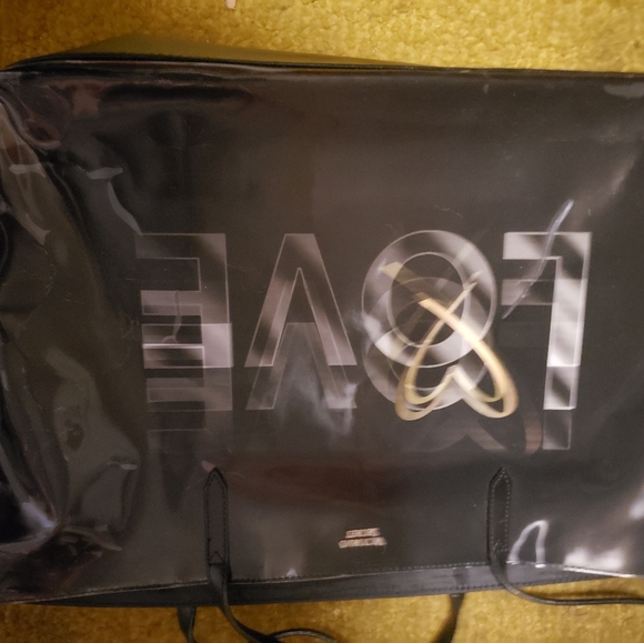 Victoria's Secret tote - Picture 1 of 4